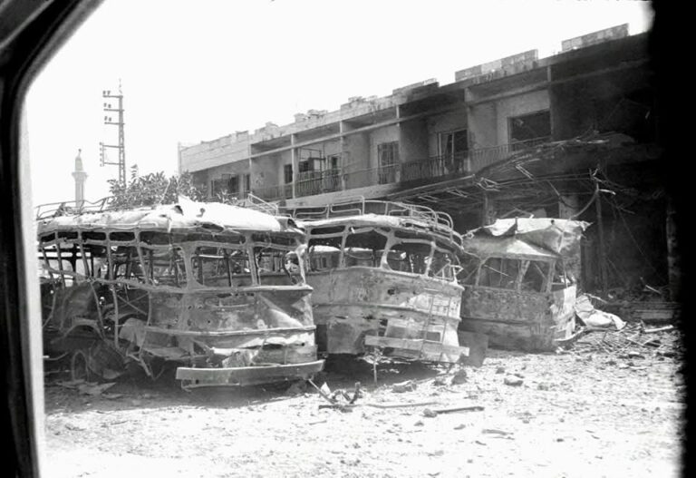 آثار القصف والتدمير في مدينة صيدا جنوب لبنان خلال إجتياح عام 1982.